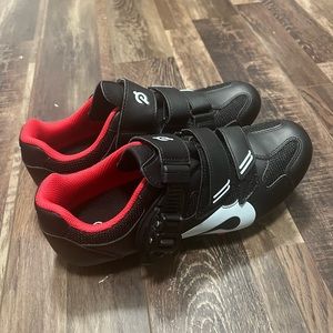 Peloton cycling shoes size 40 (mens 7 / womens 9)